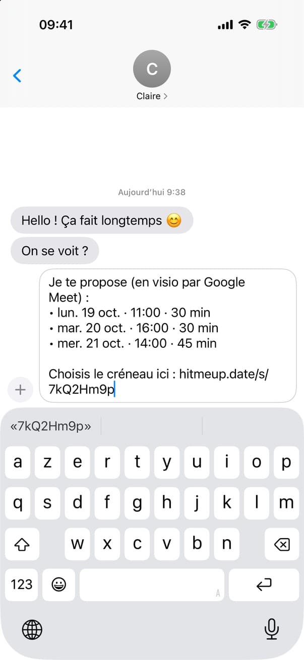Capture HitMeUp : créneaux collés dans une conversation de démo, clavier AZERTY dessous